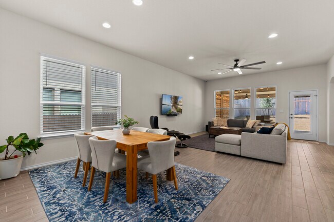 Building Photo - 1711 Dalhart