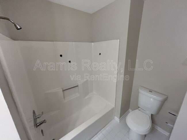 Building Photo - 5542 Pine Gate Dr