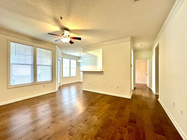 Primary Photo - 2 Bedroom, 2 Bath Condo in Southampton Poi...