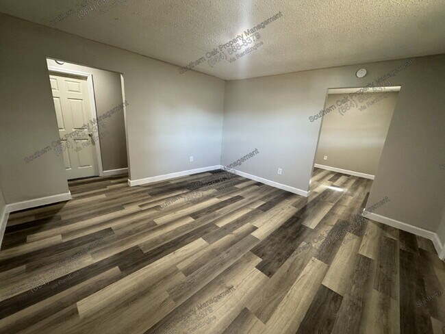 Building Photo - 118 Harrys Dr