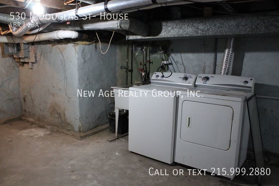 Building Photo - 530 N Douglas St