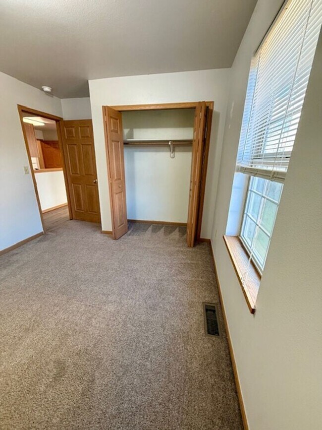 Building Photo - 726 Meagher Ave