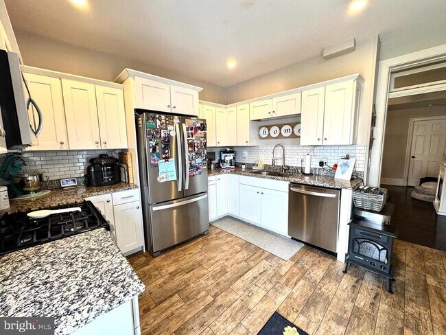 Building Photo - 425 Juniper St