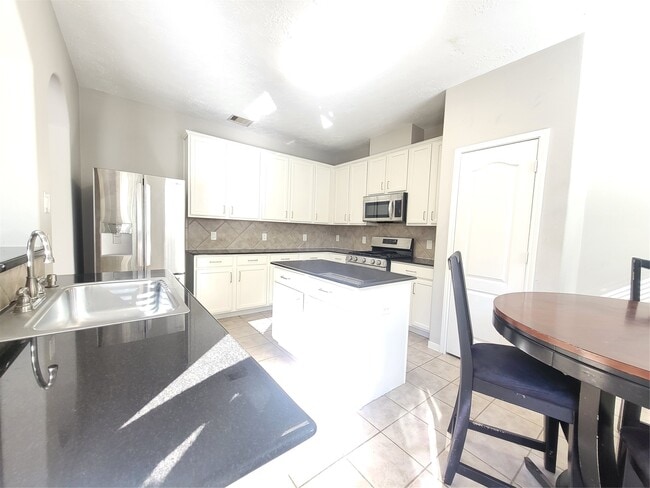 Building Photo - 7415 Hollister Ridge