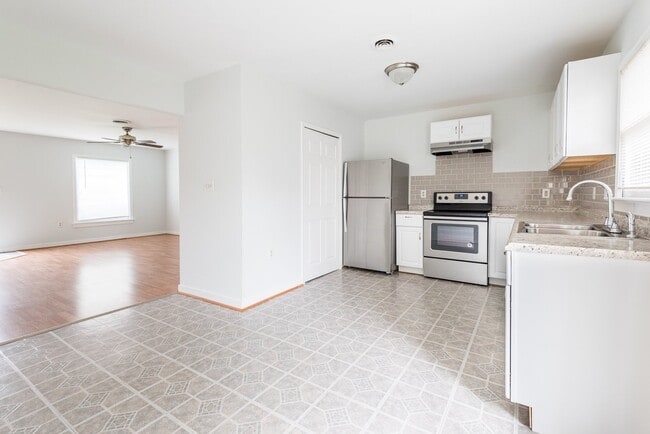 Building Photo - 2209 High Bush Cir