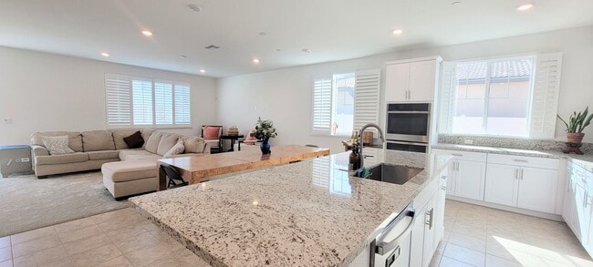 Building Photo - Gorgeous New Lennar Home - Lots of Upgrades - Solar- Must See
