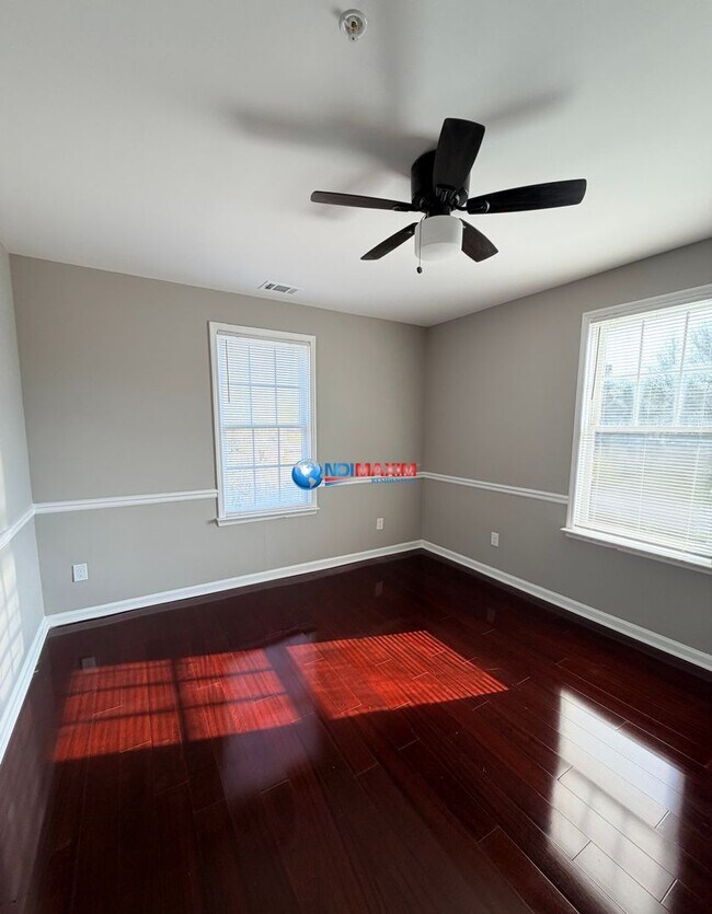 Building Photo - 147 N Main St