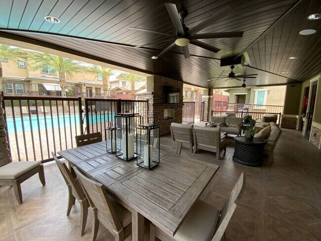 Building Photo - STUNNING LUXURY TOLL BROTHERS DESIGN TOWNH...