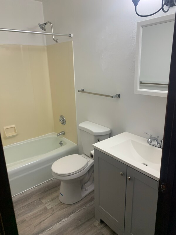 Building Photo - 150 E Back St