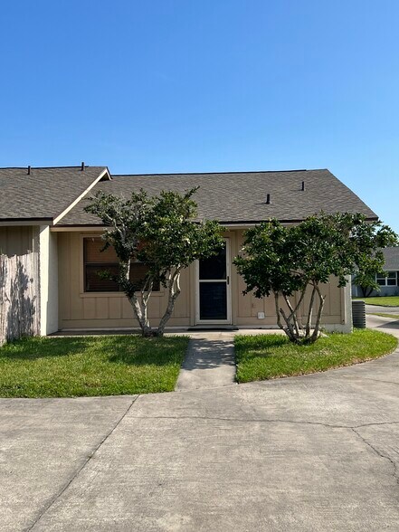 Building Photo - 117 Rio del Mar St