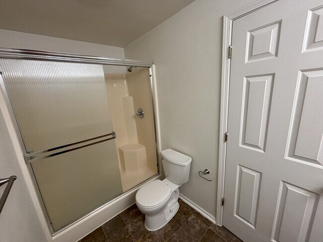Building Photo - Price Drop! 3 Bed, 2.5 Bath Townhome in Ch...