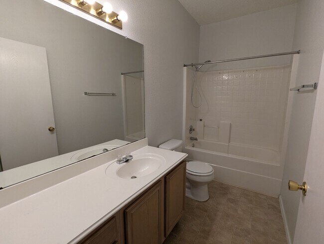 Building Photo - 3 Bedroom Home in West Fort Worth