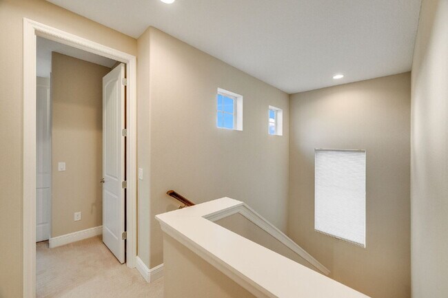 Building Photo - 4 bedroom, 3.5 bathroom in desirable Trasona!