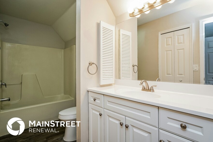 Building Photo - 2044 NE 20th Terrace