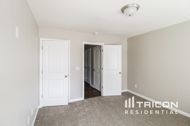 Building Photo - 489 Trickum Hill Dr