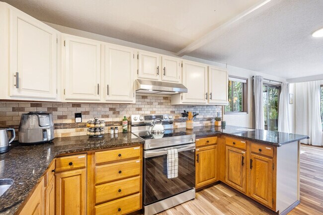 Building Photo - 5504 NE 190th St