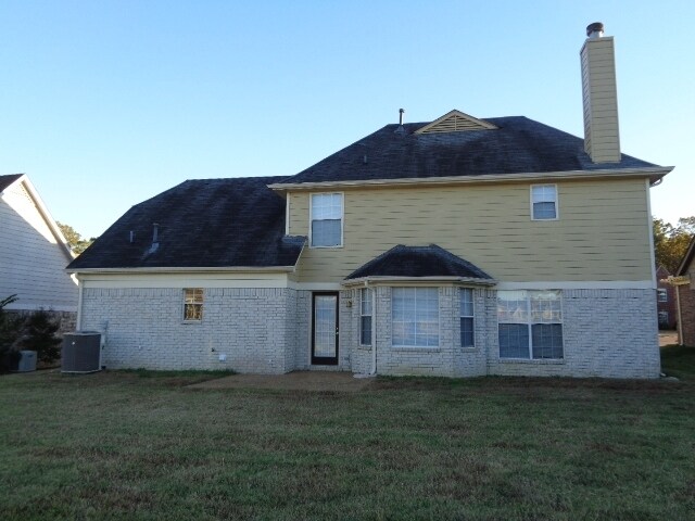 Building Photo - 7864 Parkmont Dr