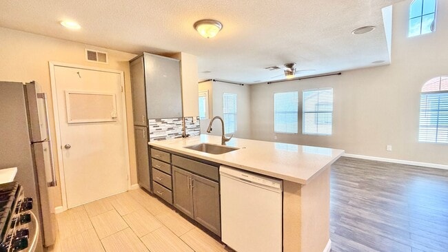 Building Photo - Bright & Lovely Two Story Townhome in the VistaMonte at San Luis Rey HOA Community of Oceanside!