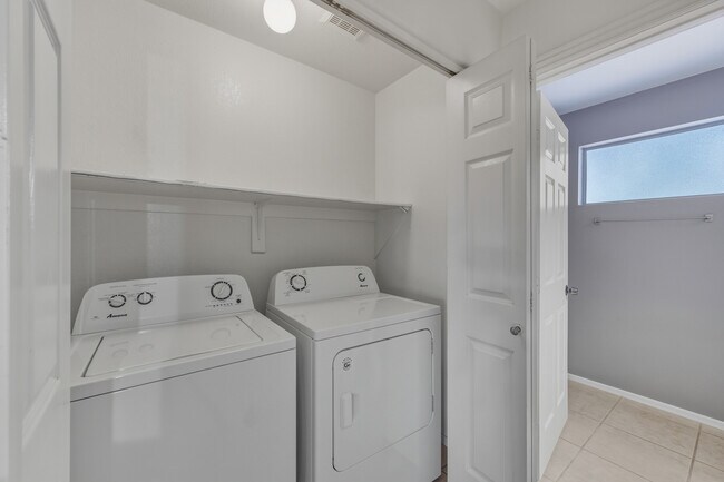 Building Photo - 6978 W Kings Ave