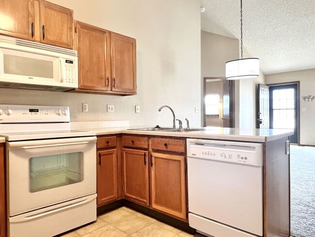 Building Photo - 5589 Tamworth Dr