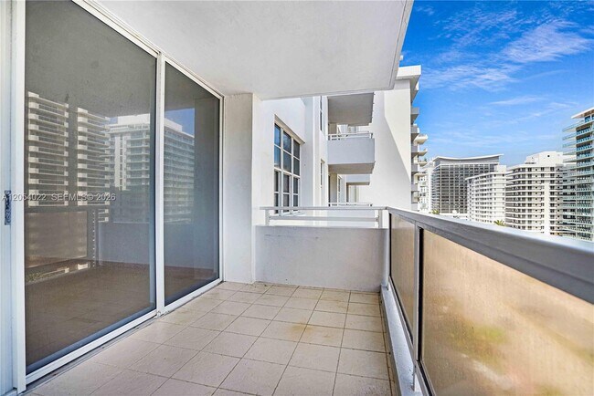 Building Photo - 5700 Collins Ave