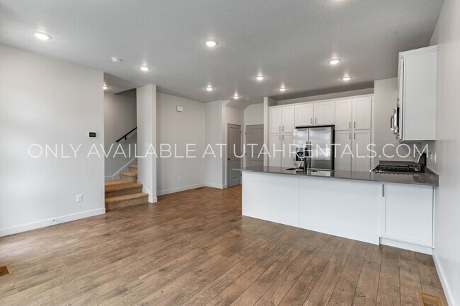 Building Photo - 1786 N 180 E