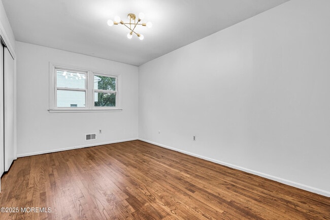 Building Photo - 720 Brookside Dr