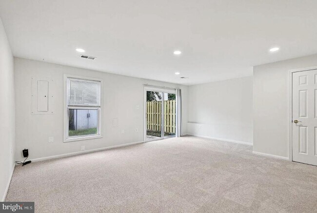 Building Photo - 14215 Heritage Crossing Ln