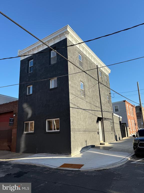 Building Photo - 2537 E Auburn St