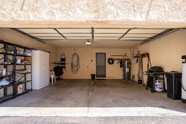 Building Photo - 935 Genoa Dr