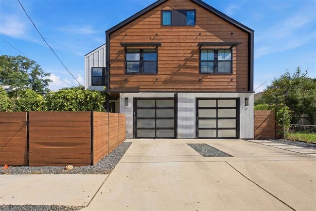Building Photo - 2711 Crest Ave