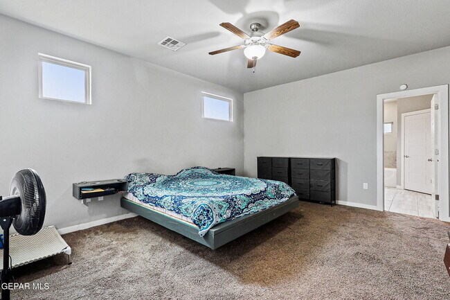 Building Photo - 13925 Lago Vista Ave