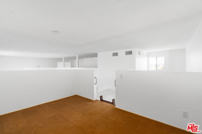 Building Photo - 558 Rose Ave