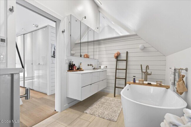 Building Photo - 5 Swanner Ln