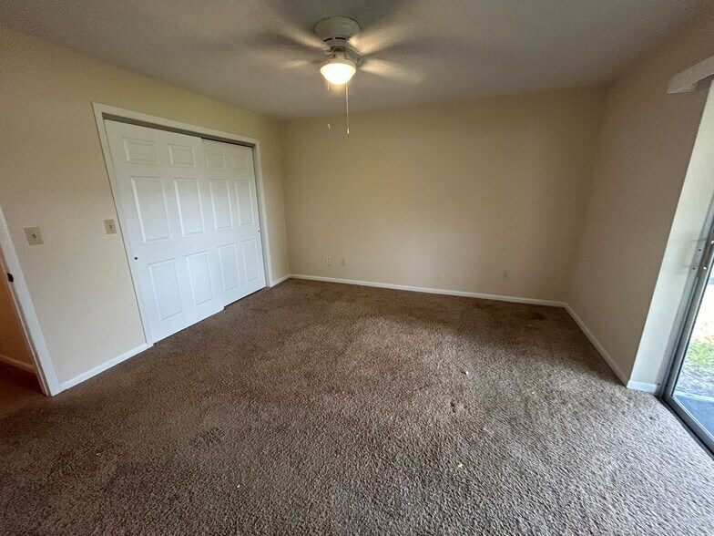 Building Photo - Freshly painted interior and new carpet in living room spacious home off Country Club Blvd