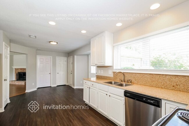 Building Photo - 2051 Vista Dr