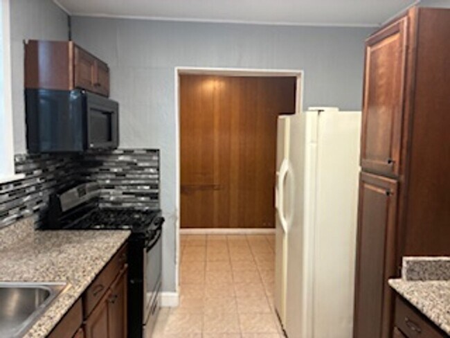 Building Photo - 10625 S Calumet Ave