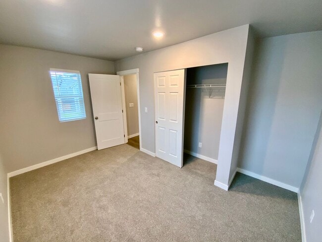 Building Photo - 914 Burwood St SE