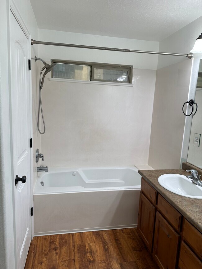 Building Photo - 8121 N Plum Creek Cir