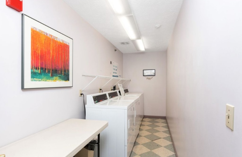 Building Photo - 10 Kellogg Rd