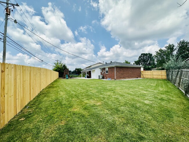 Building Photo - 3669 Sundart Dr