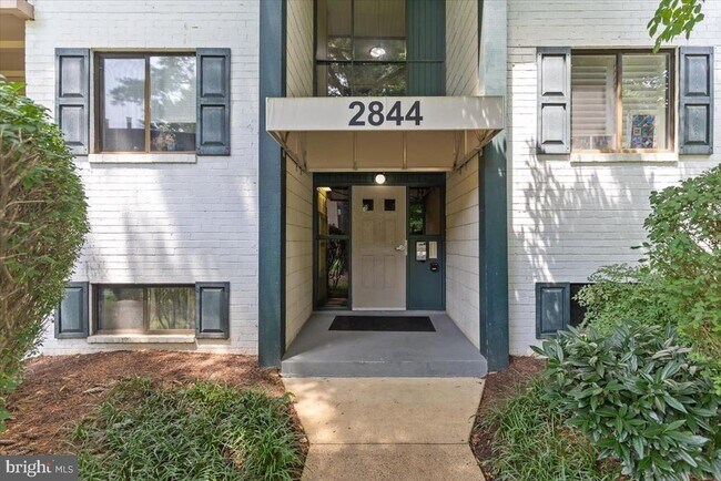 Building Photo - 2844 Dover Ln