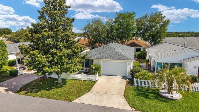 Building Photo - 8221 SE 169th Palownia Loop