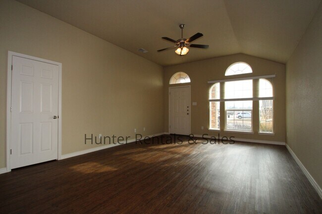 Building Photo - Spacious 2-bedroom!!!