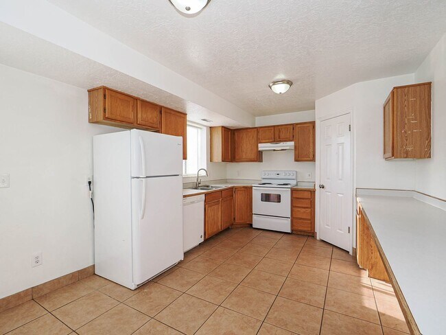 Building Photo - RES_LI_1683