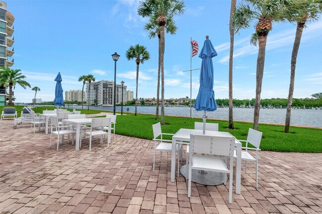 Building Photo - 899 Jeffery St