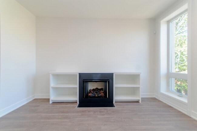 Building Photo - 2812 N Mildred Ave
