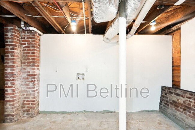 Building Photo - 1164 Sells Ave SW