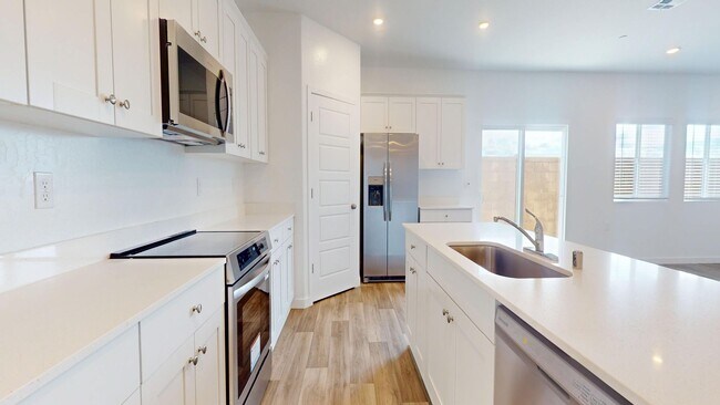 Building Photo - 3231 Carambola Ave