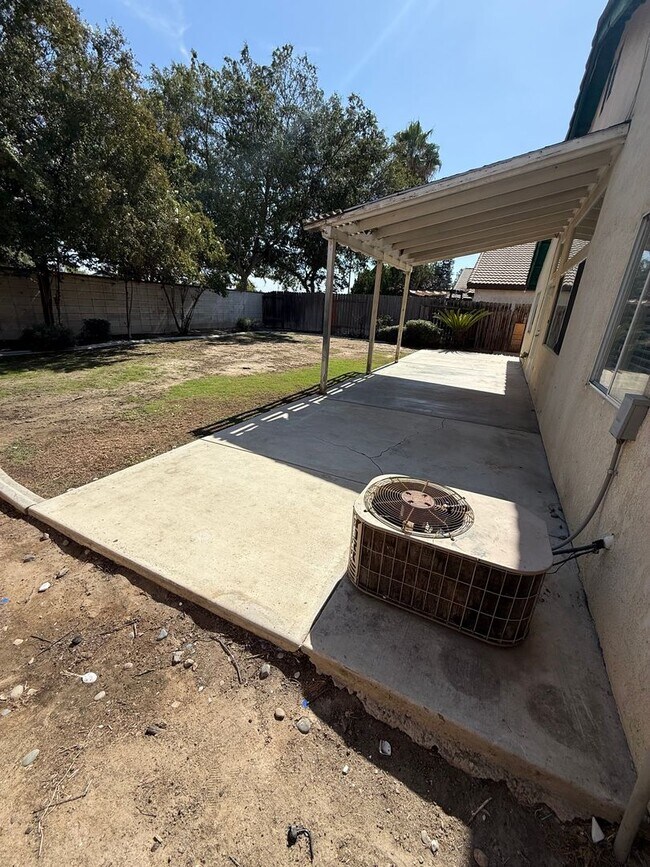 Building Photo - 10109 Bay Colony Dr
